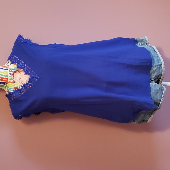 Blue lace trimmed top in size small - Picture 2 of 5